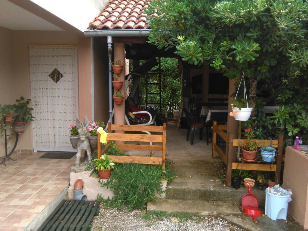 Apartments Lana Starigrad Paklenica Kamer foto