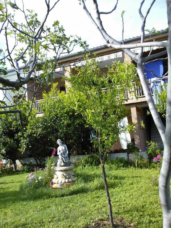 Apartments Lana Starigrad Paklenica Kamer foto